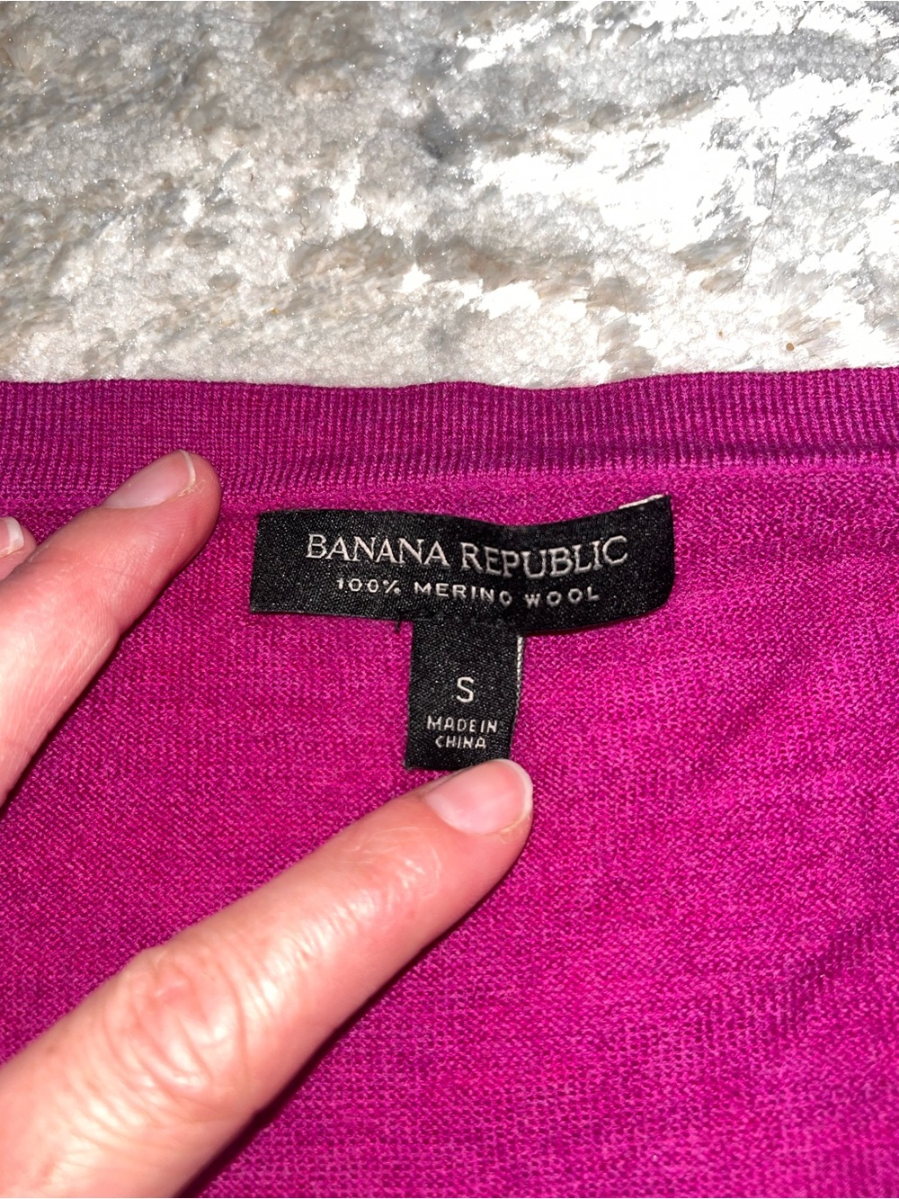 100% merino wool Banana Republic V-Neck Sweater - Bright Fuchsia - Picture 2 of 4
